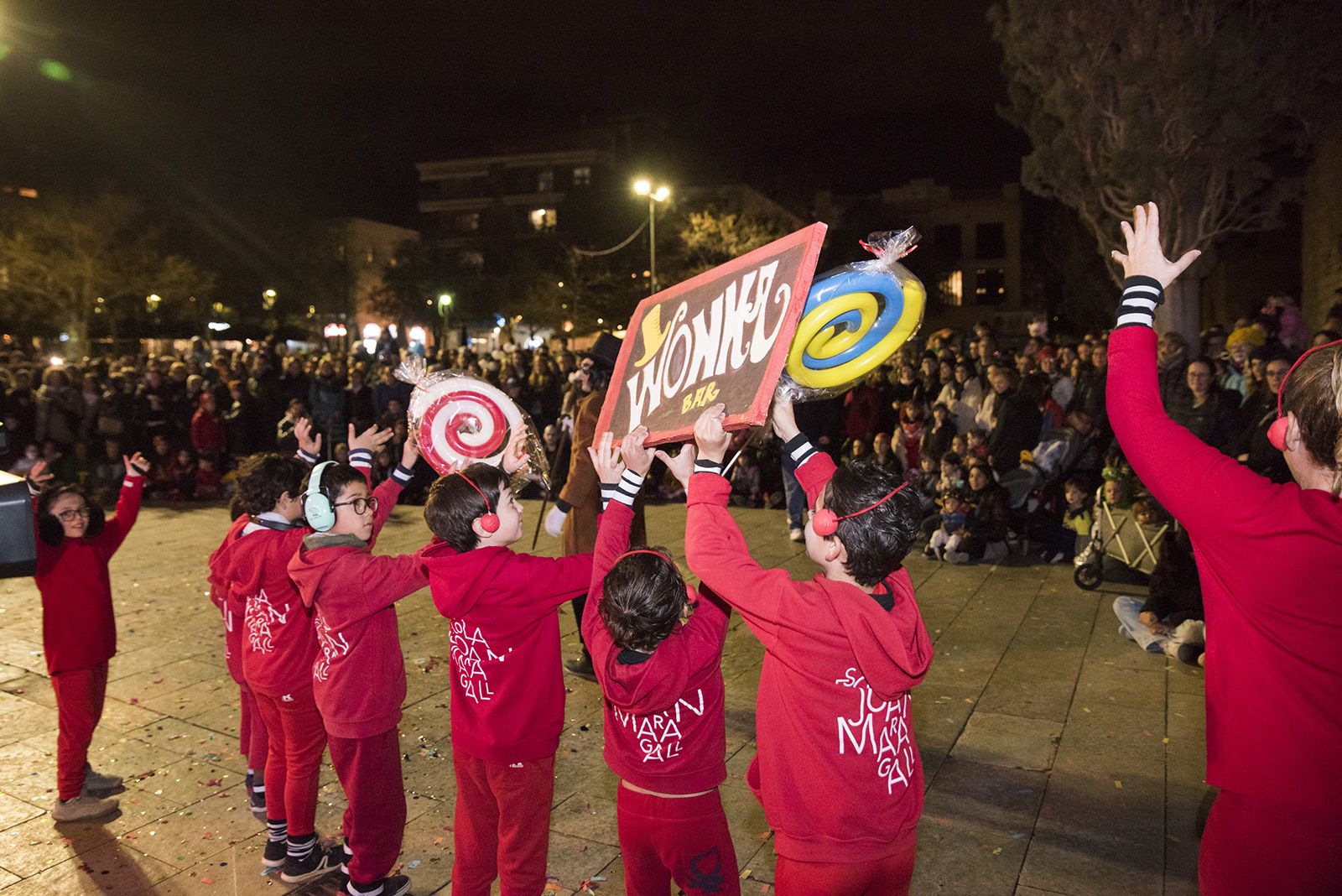 Rua de comparses. FOTO: Bernat Millet.