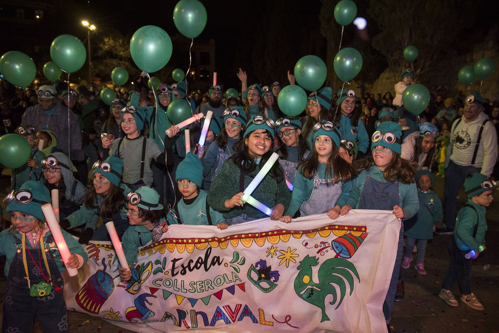 Rua de comparses. FOTO: Bernat Millet.