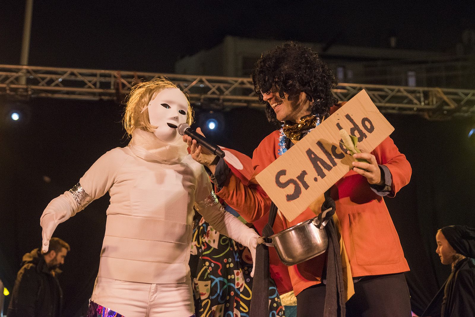 Rua de comparses. FOTO: Bernat Millet.