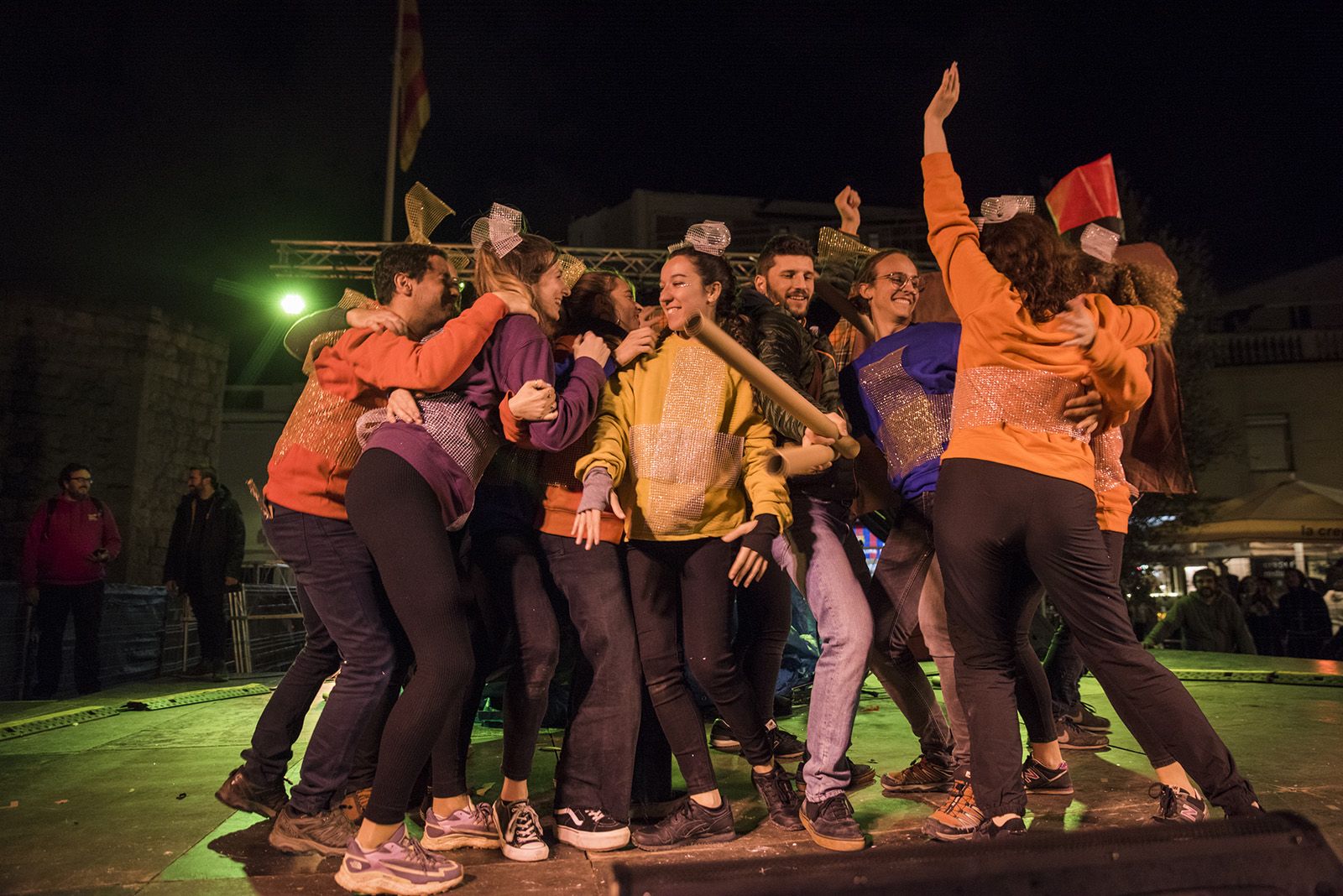 Rua de comparses. FOTO: Bernat Millet.