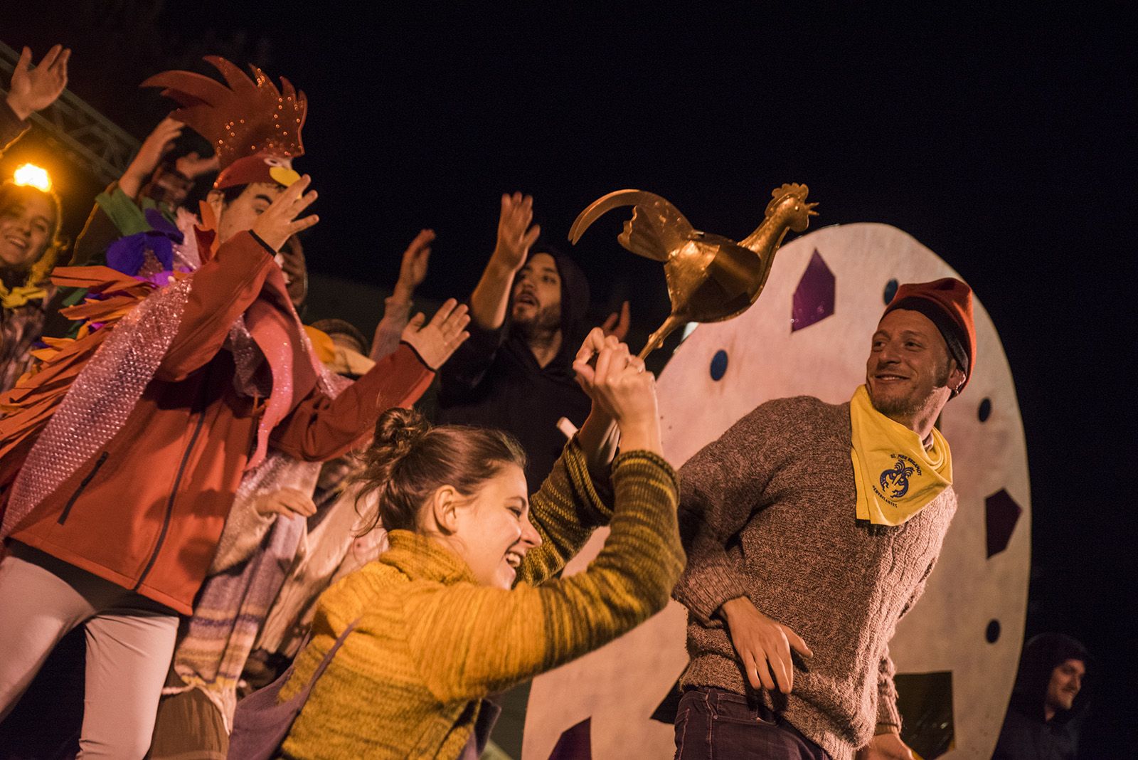 Rua de comparses. FOTO: Bernat Millet.