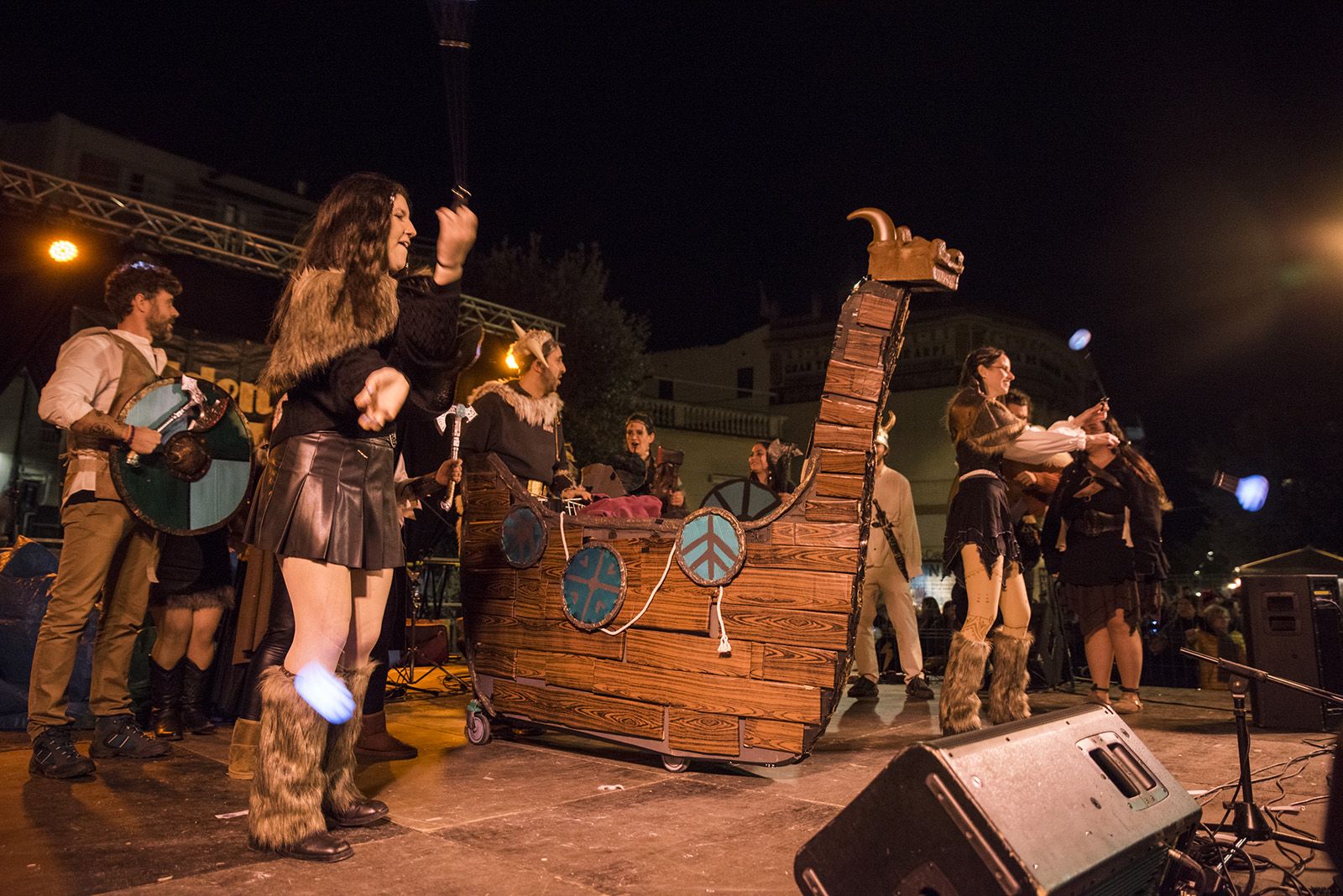 Rua de comparses. FOTO: Bernat Millet.