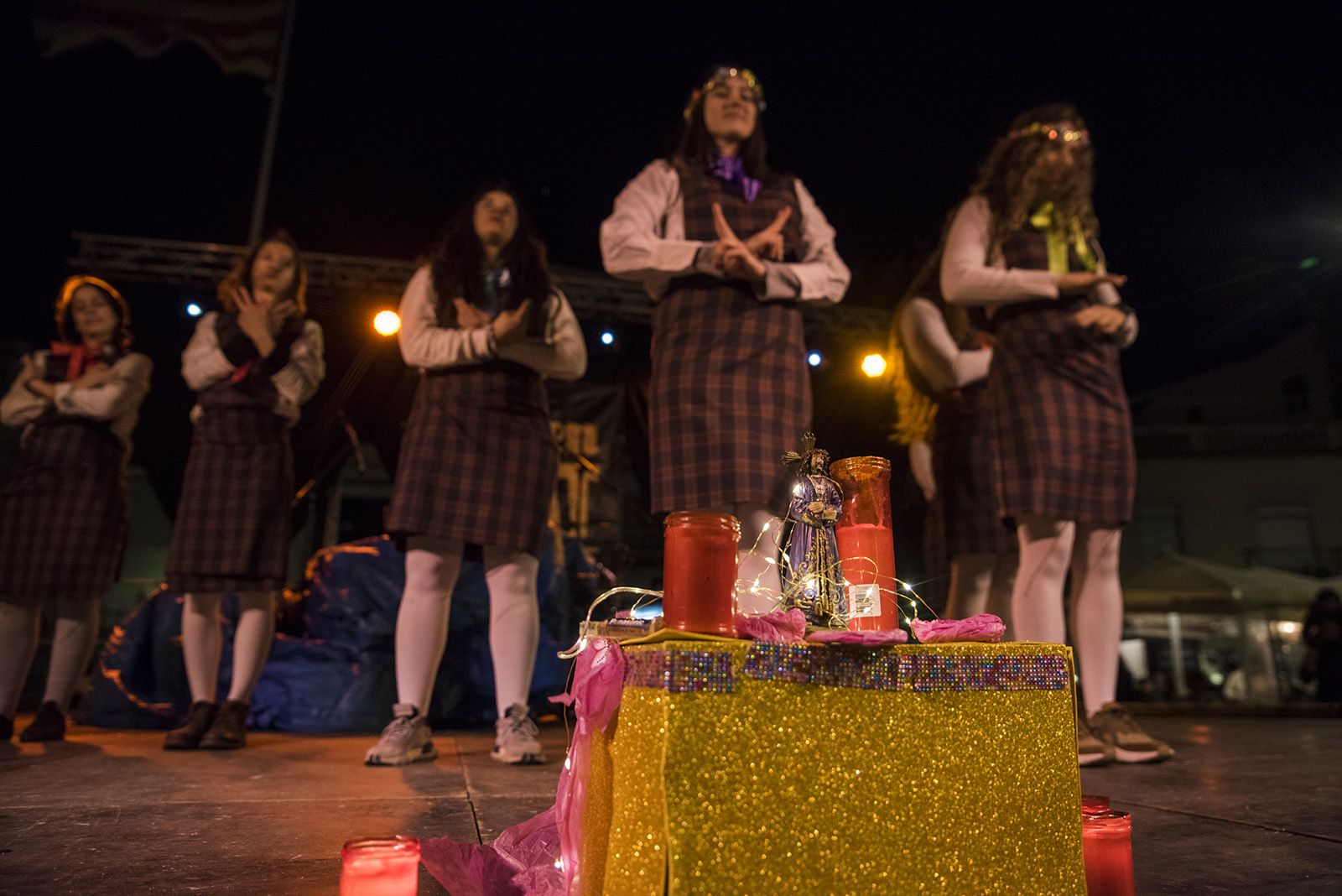 Rua de comparses. FOTO: Bernat Millet.