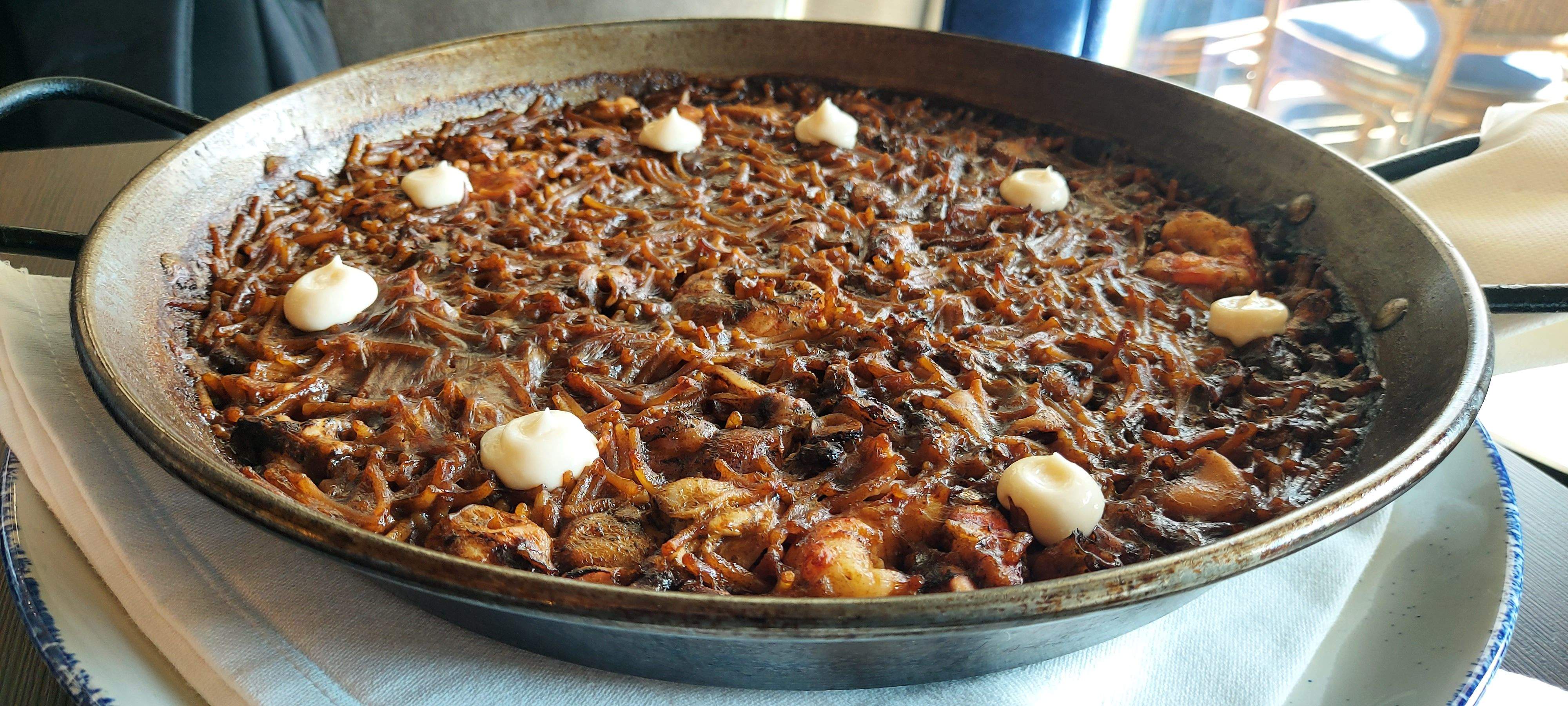 Fideuà del restaurant de Sant Cugat, Can Dubro. FOTO: TOT