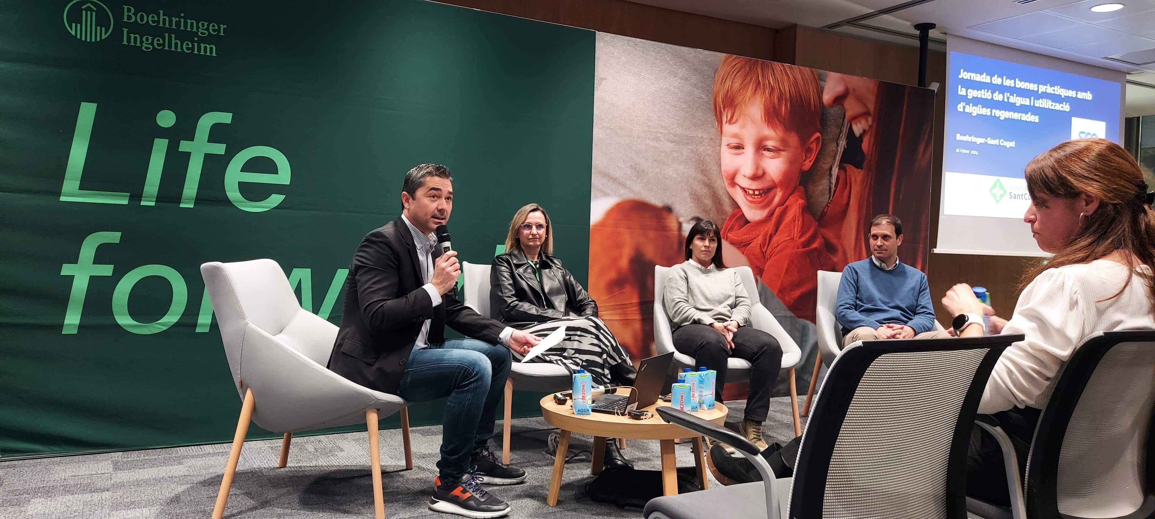 Taula rodona a la jornada organitzada per Sant Cugat Empresarial on s'ha presentat el projecte de portar aigua regenerada a la ciutat. FOTO: TOT 