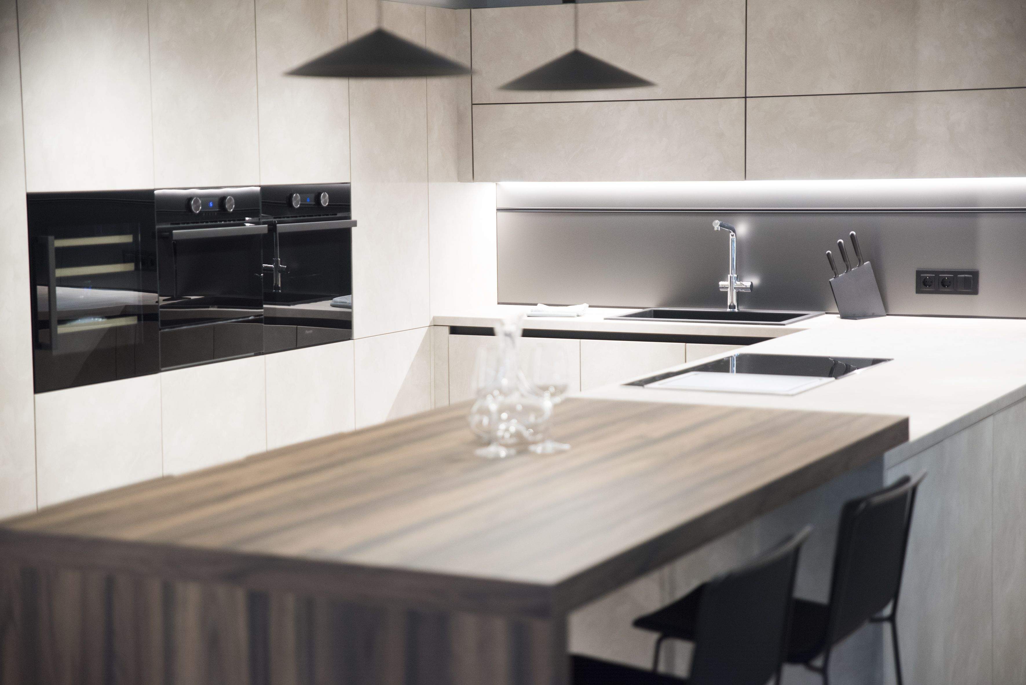 La cuina de la botiga Catalonia Ceramic Sabadell FOTO: Bernat Millet