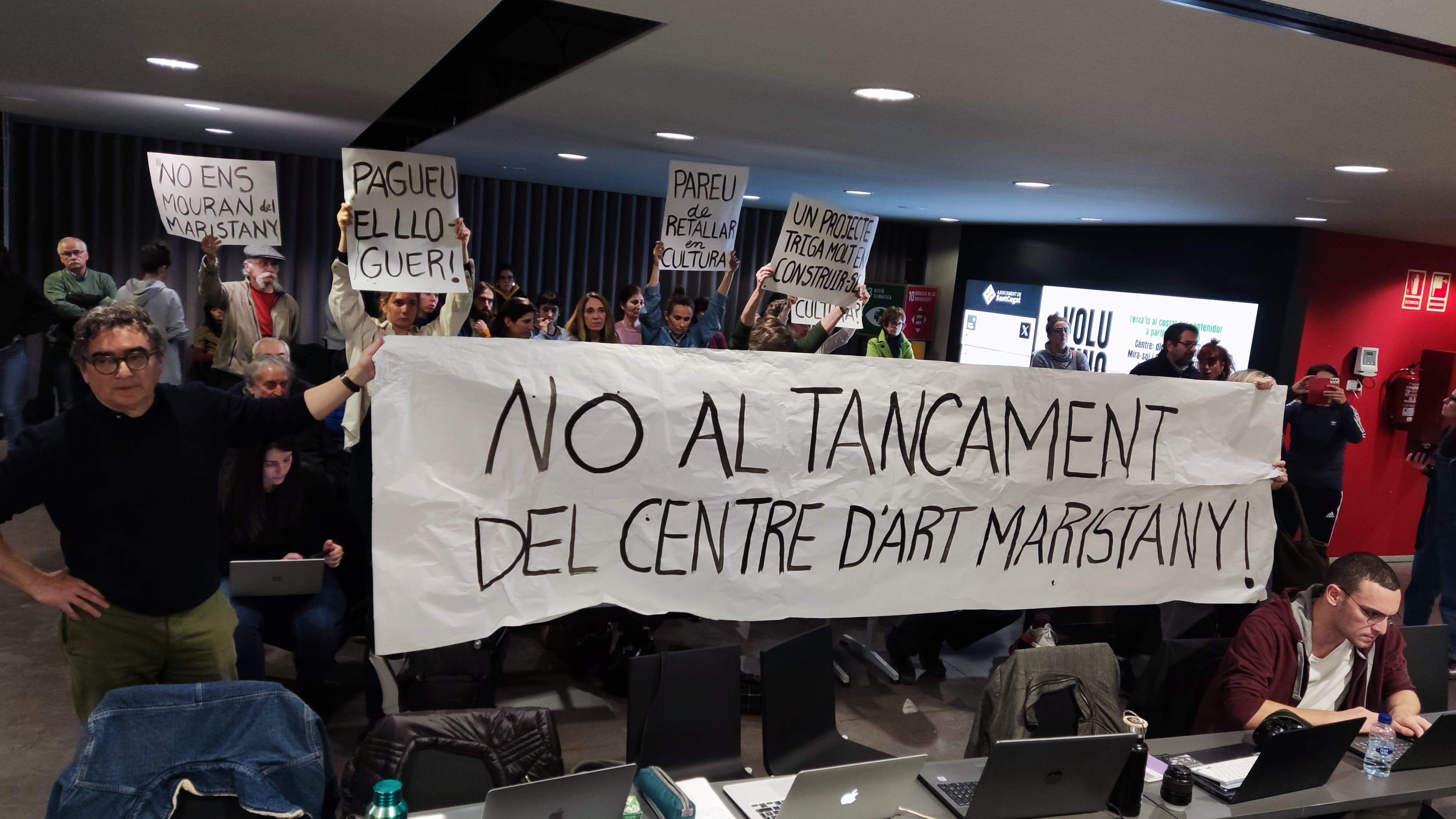 Membres de la plataforma d'artistes durant l'audiència pública / Foto: TOT Sant Cugat