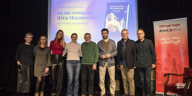 Fotografia de família de la presentació del llibre FOTO: Bernat Millet (TOT Sant Cugat)