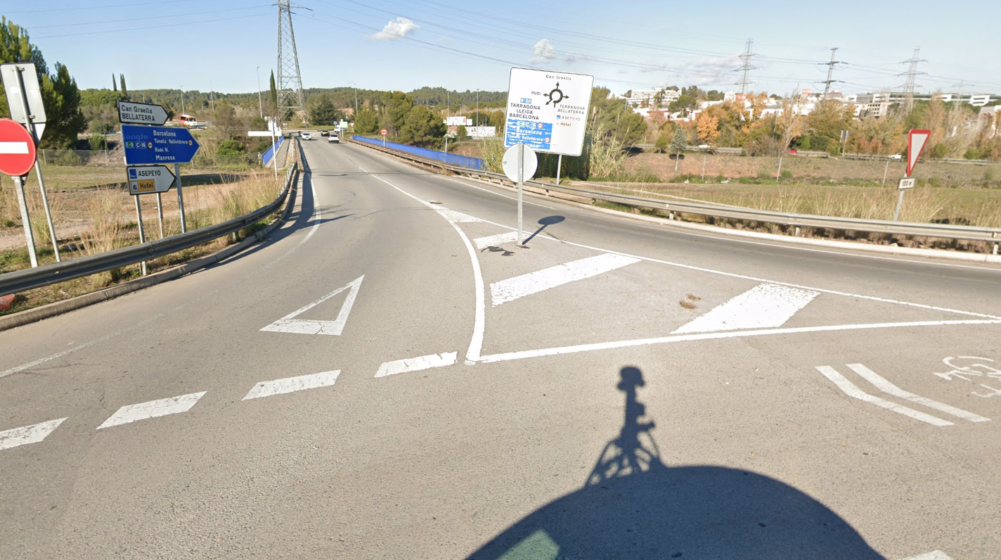 Actualment només hi ha un pont per cotxes per creuar per entre Volpelleres i Sant Joan FOTO: Google Maps