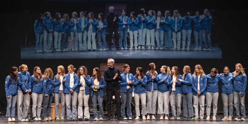 El primer equip femení d'hoquei herba del Junior FC, guardonat amb el premi a millor equip sènior en la 23a edició dels Premis Esport en Marxa. FOTO: Mireia Comas