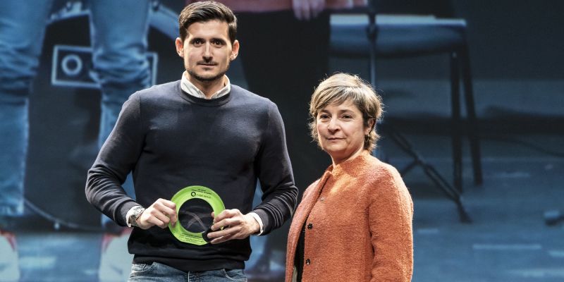 Guille Carnicer, entrenador del sènior femení d'hoquei herba del Junior FC, guardonat amb el premi a millor entrenador en la 23a edició dels Premis Esport en Marxa. FOTO: Mireia Comas