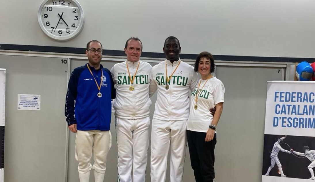 Els tiradors Miquel Ojeda, Lázaro Enríquez i Alícia Roig, d'esquerra a dreta, en el podi de la 2a Lliga Catalana de veterans. FOTO: Cedida