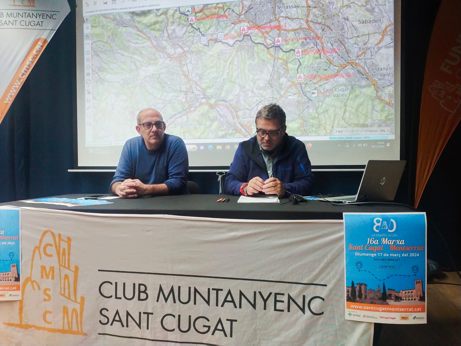 Fer Cortizo, vicepresident del Muntanyenc i responsable de la secció d'atletisme, i Cesc Mullerat, responsable de la Marxa Sant Cugat - Montserrat, en la presentació de la caminada. FOTO: TOT Sant Cugat