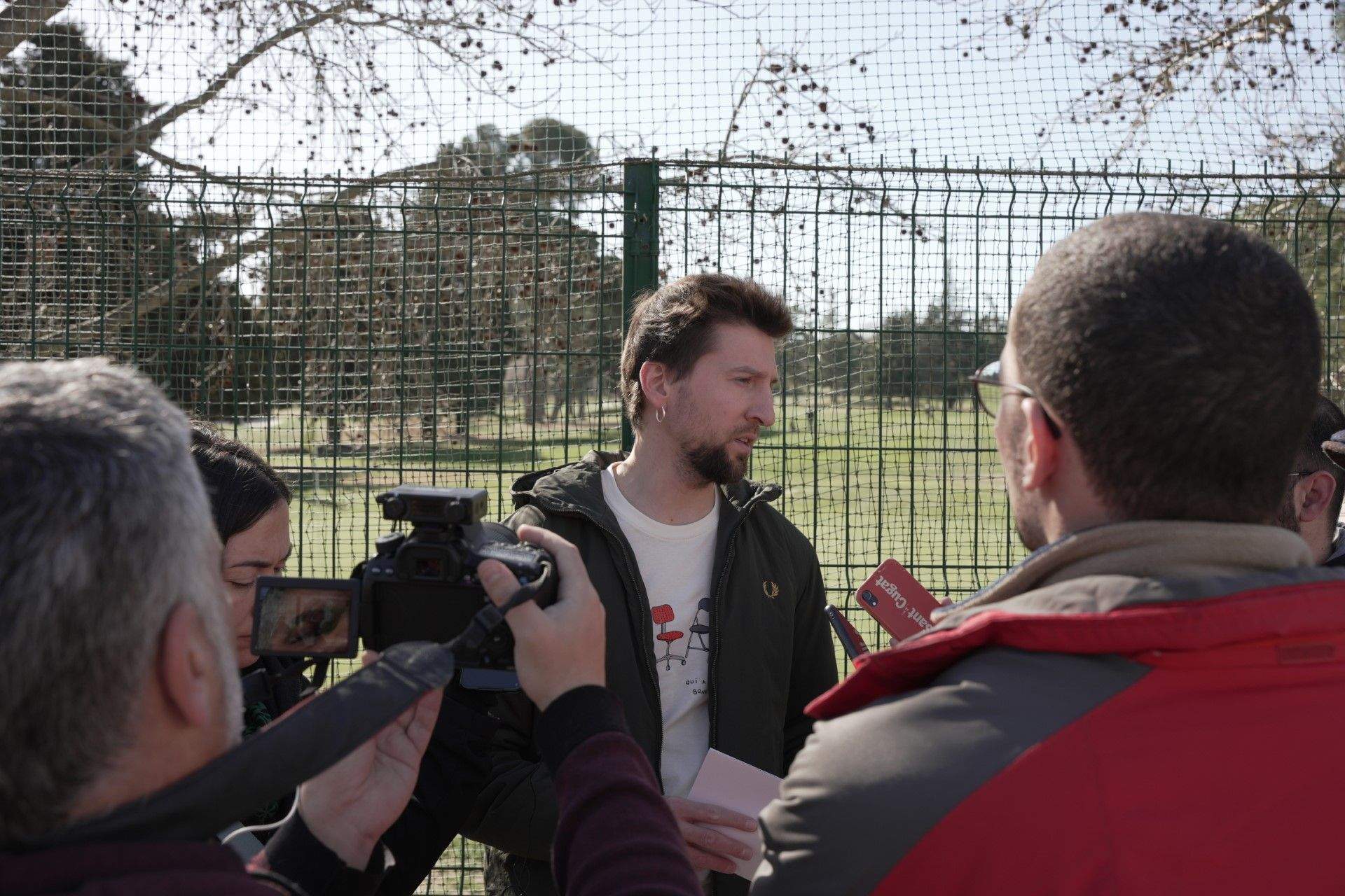 Marco Simarro, regidor portaveu de la CUP, en una roda de premsa per parla de la gestió de l'aigua a Sant Cugat. FOTO: CUP Sant Cugat