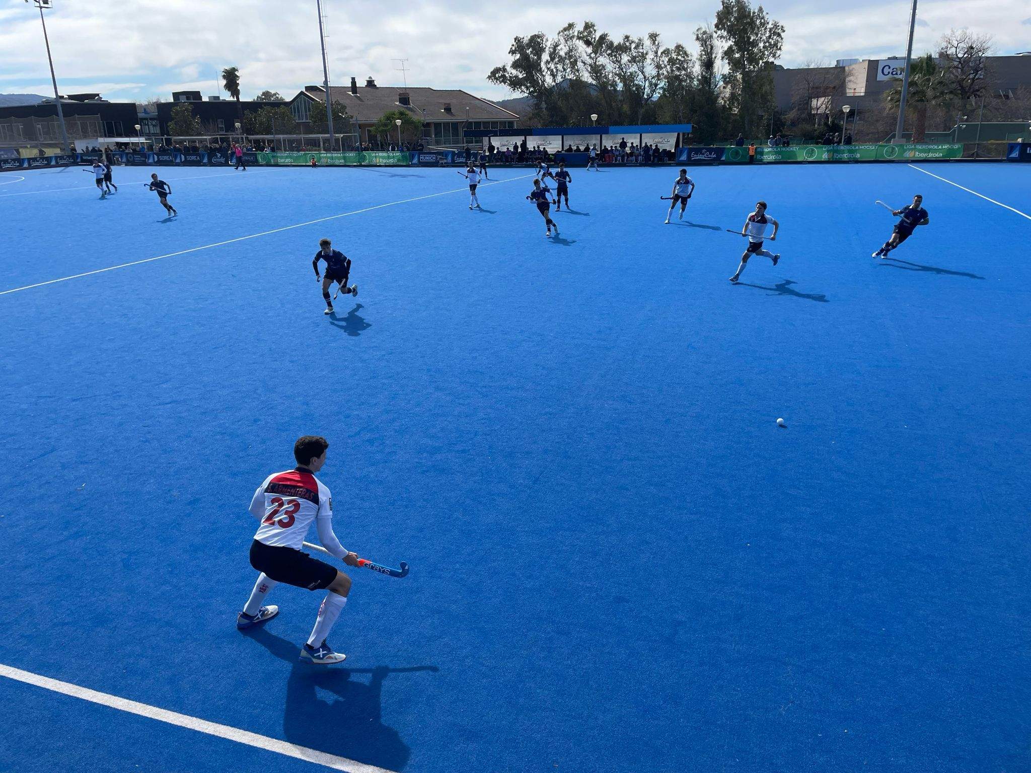 Empat del Junior FC vers el líder, l'RC Polo. FOTO: TOT