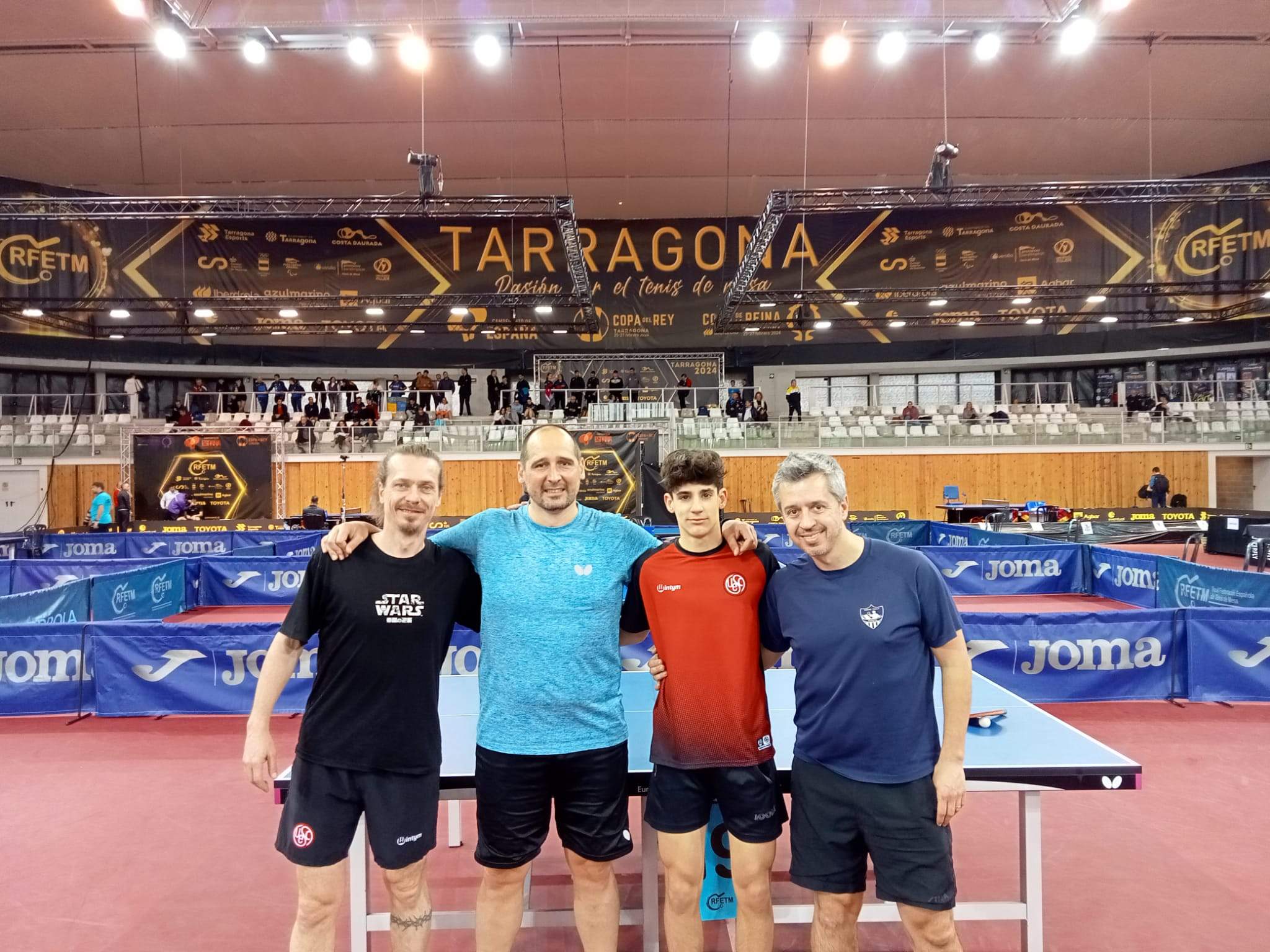 Ferran Paredes, segon per la dreta, amb part dels jugadors de la UESC que van participar també en el Torneig Estatal. FOTO: Cedida