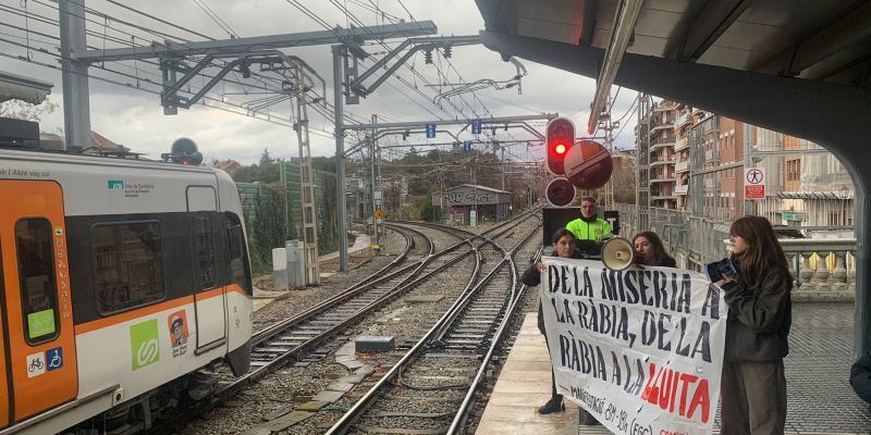 Protesta a l'estació de Ferrocarrils de Sant Cugat FOTO: TOT