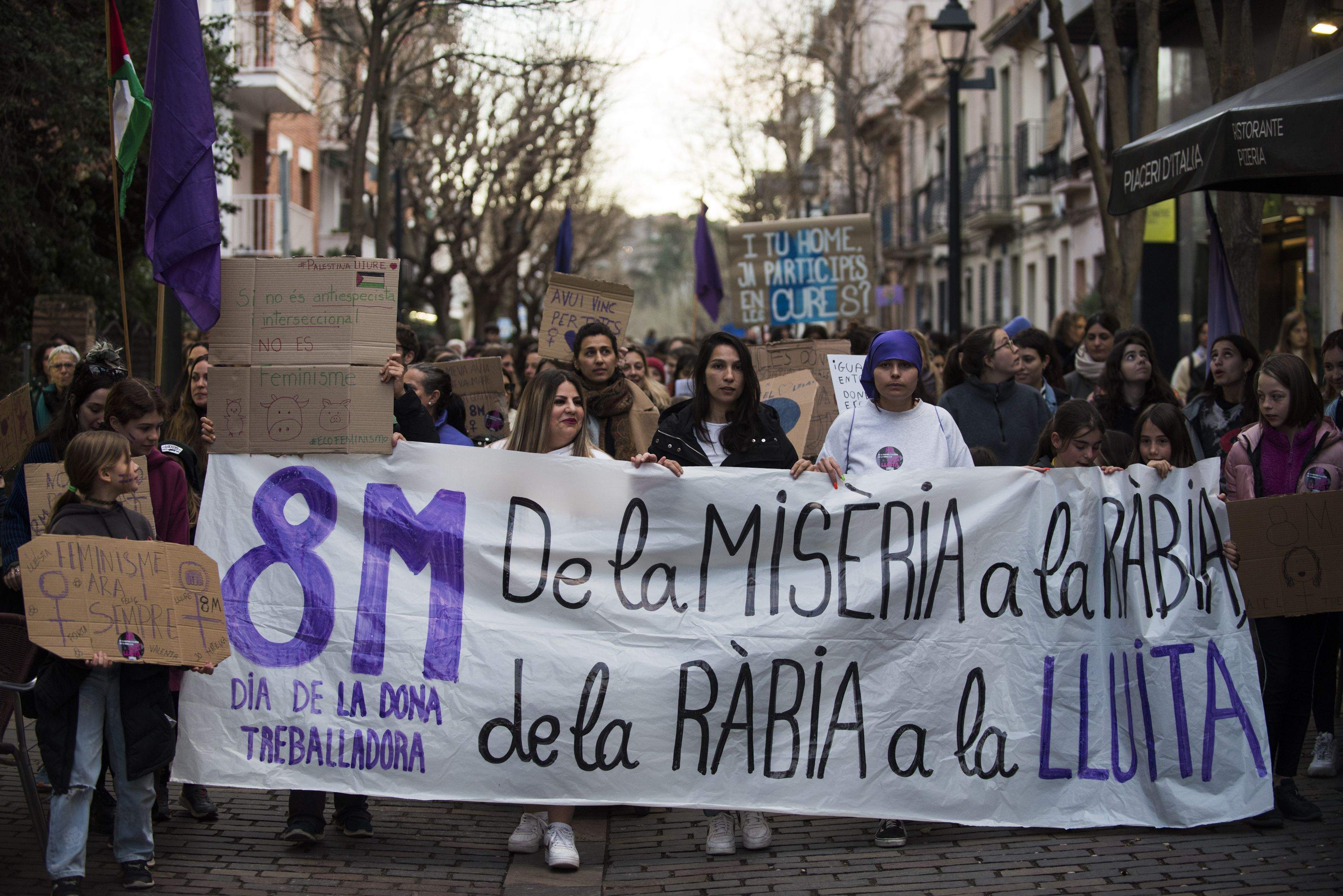 La manifestació del 8-M a Sant Cugat FOTO: Bernat Millet (TOT Sant Cugat)