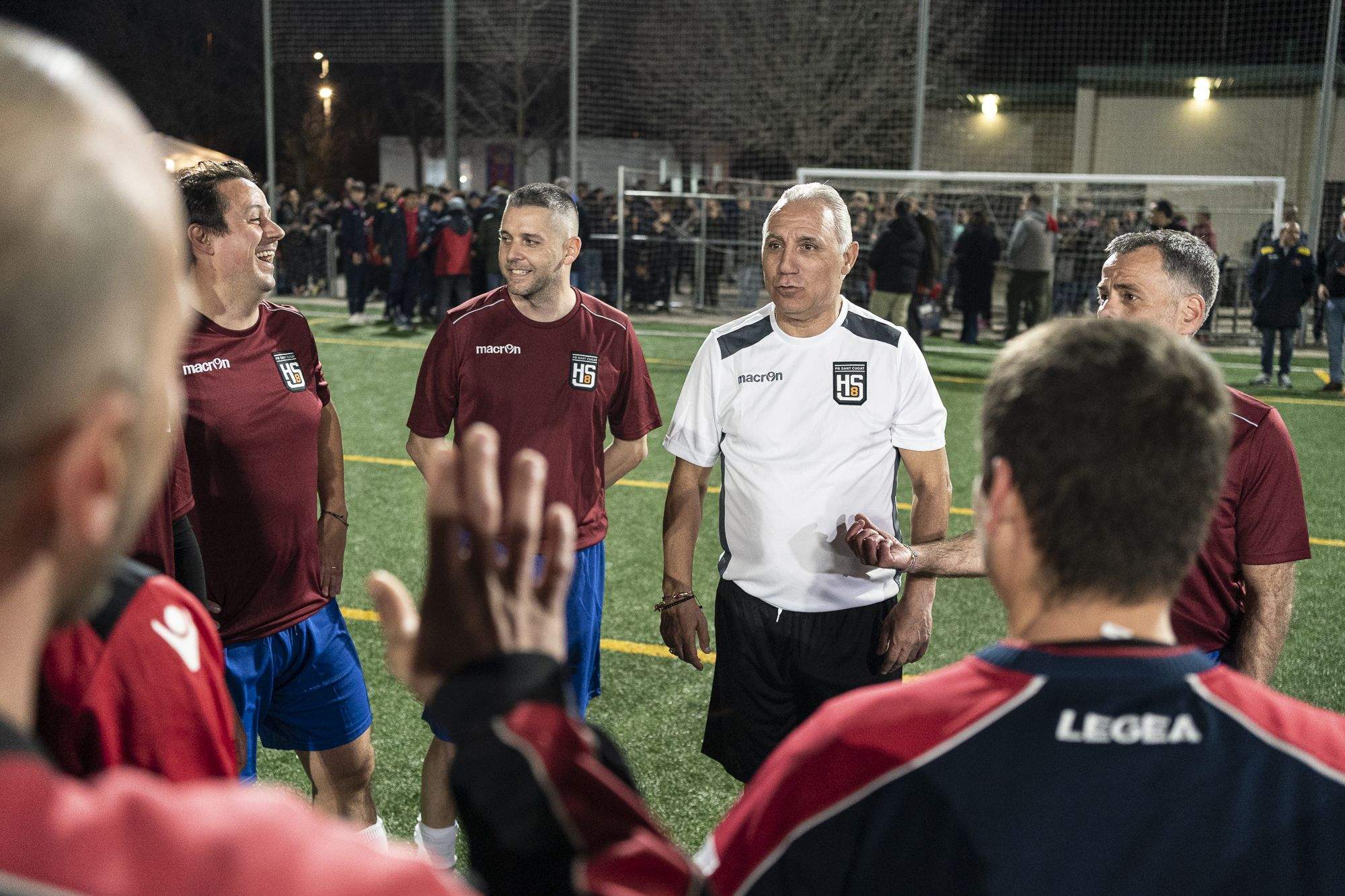 Partit de les Estrelles entre un equip d'exjugadors del FC Barcelona i un equip d'exjugadors de la Penya Blaugrana Sant Cugat en la presentació d'equips del club santcugatenc. FOTO: Mireia Comas