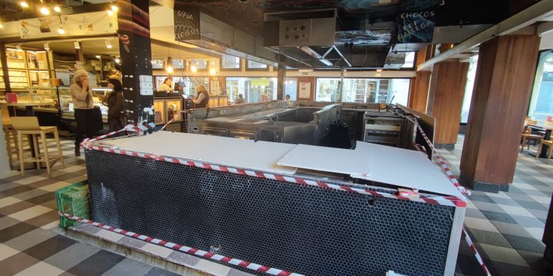 L'interior del Mercat Vell, amb el forn com a única parada en funcionament FOTO: TOT Sant Cugat