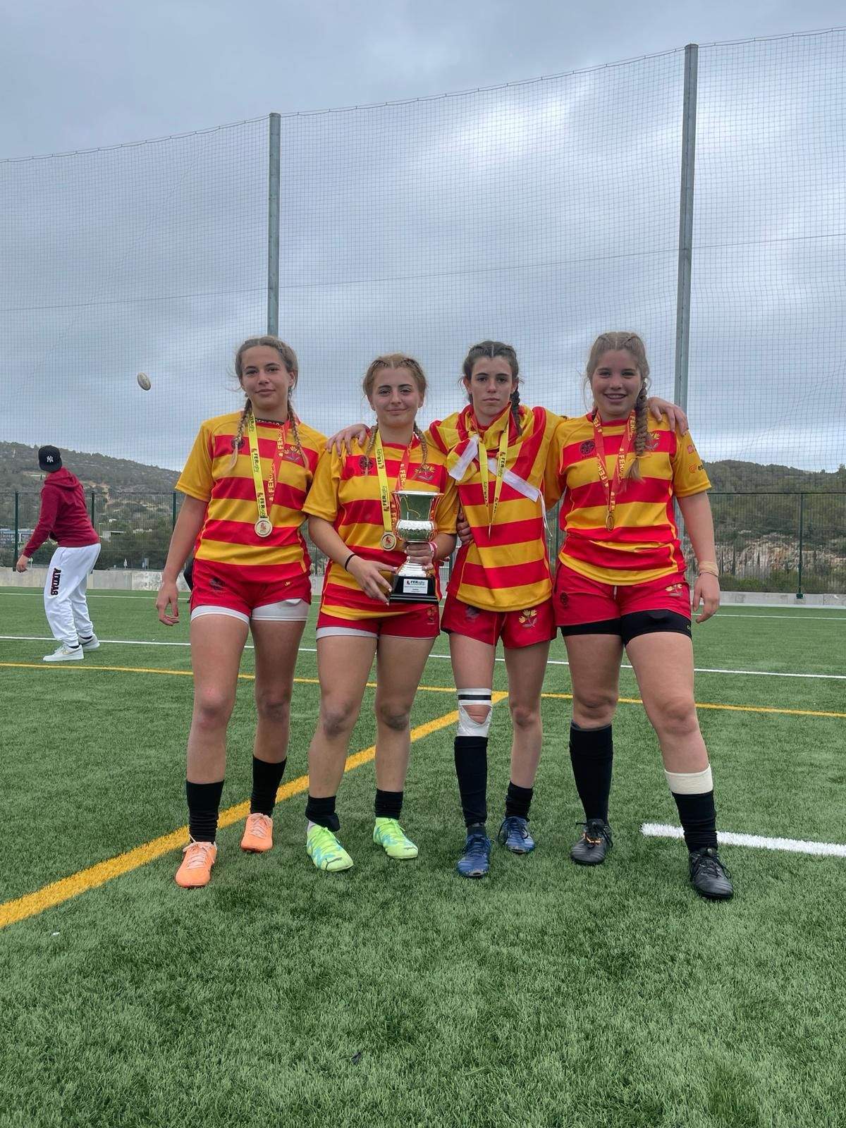 Nara Durà, Sira Cabrera, Lucia Ripol i Laia Vilaplana, les jugadores del Rugby Sant Cugat presents en la final sub-16