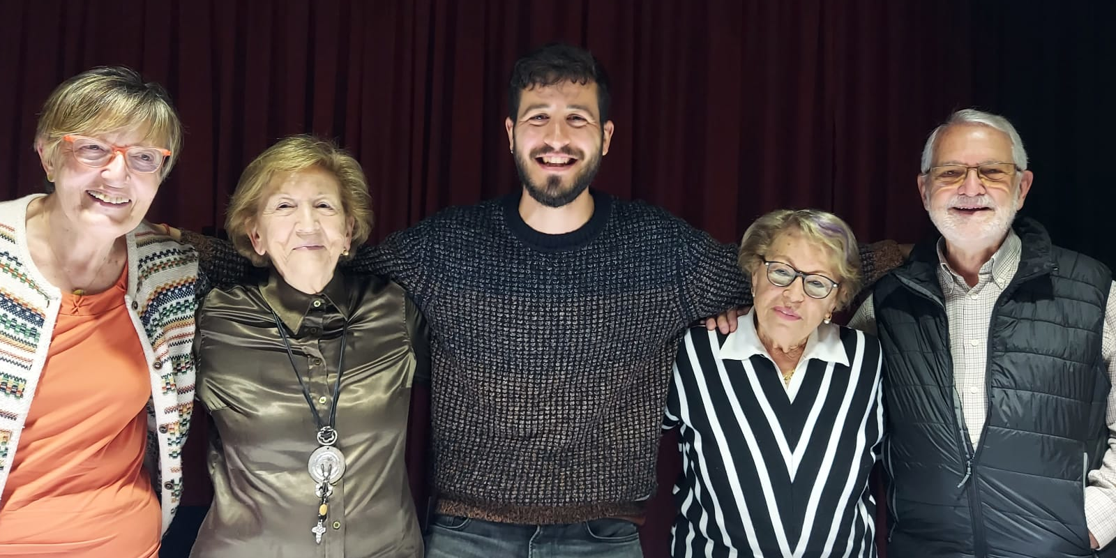 Al centre, Lluïsa Casulleras, Marc Solanes i Núria Casulleras, a la presentació del llibre 'Las niñas de Elna'. FOTO: TOT