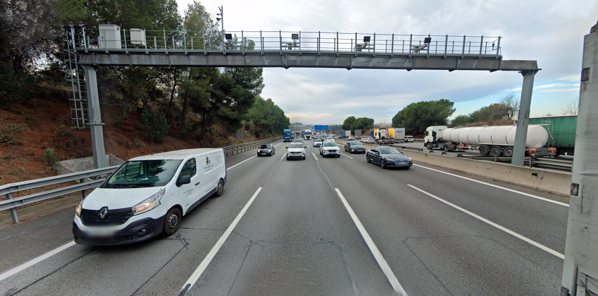 El radar tram en sentit Girona a l'AP-7 FOTO: Google Street View