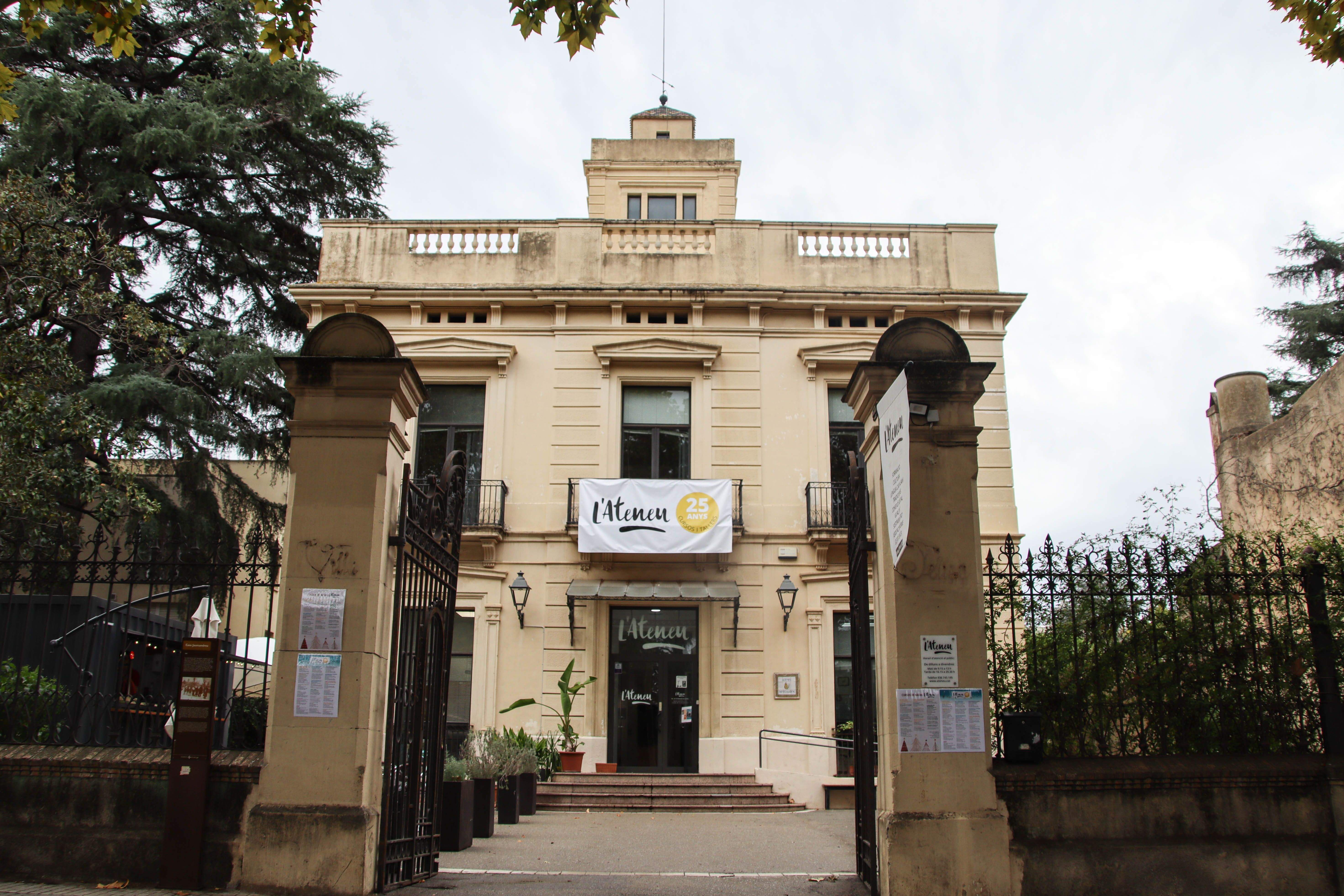 Casa Jaumandreu a l'avinguda de Gràcia de Sant Cugat. Seu de l'Ateneu i dels cursos i tallers. FOTO: Cedida