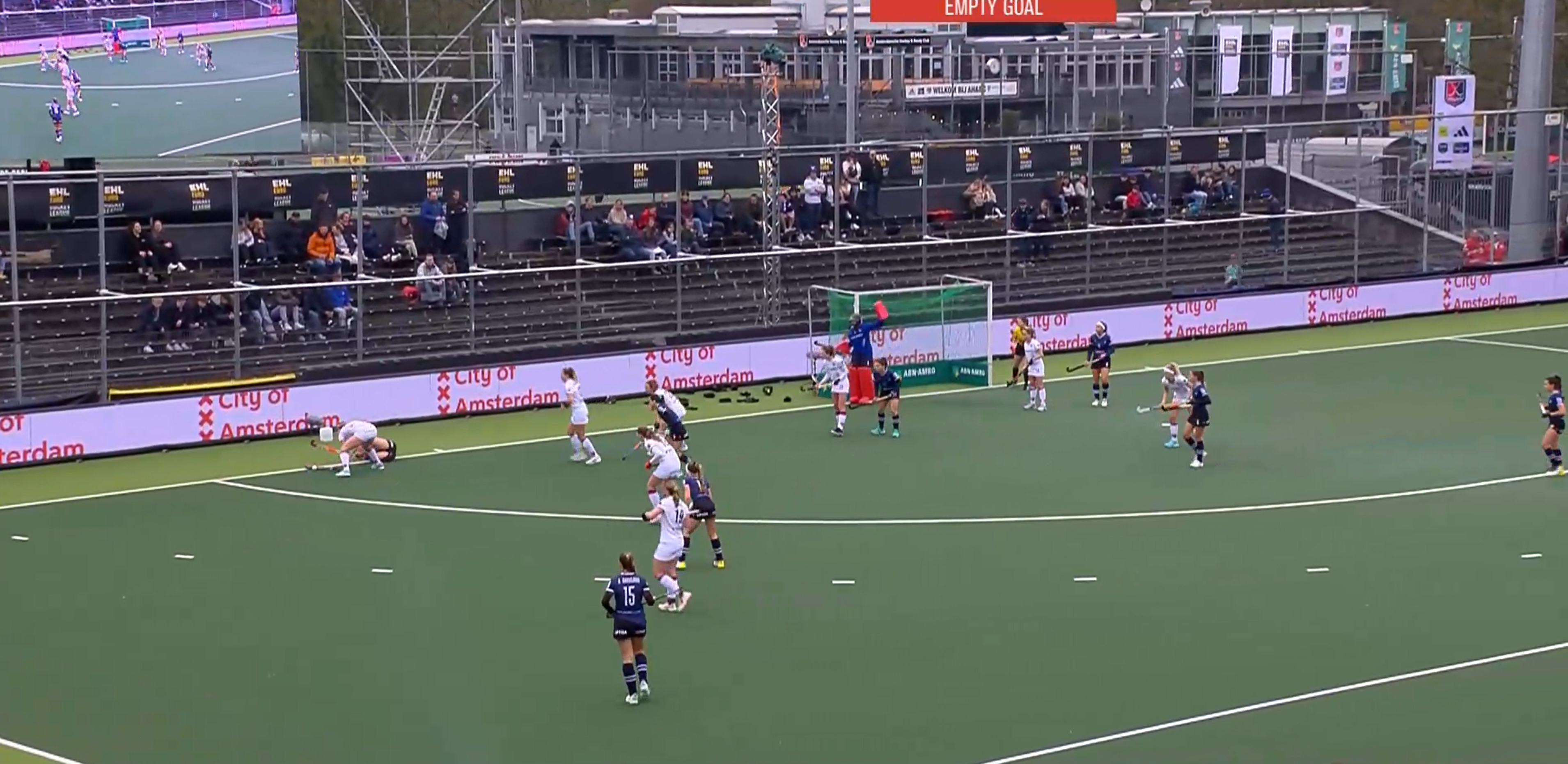 Un moment del partit entre el SCHC i el Junior FOTO: EHL