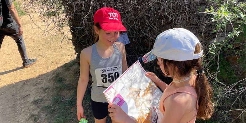 Participants de la Cursa d'Orientació Escolar. Foto: Dani Esclusa