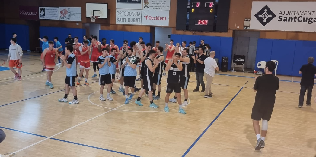 Derrota del Qbasket Sant Cugat contra el Bàsquet Sant Pere, líder de la competició. FOTO: Cedida