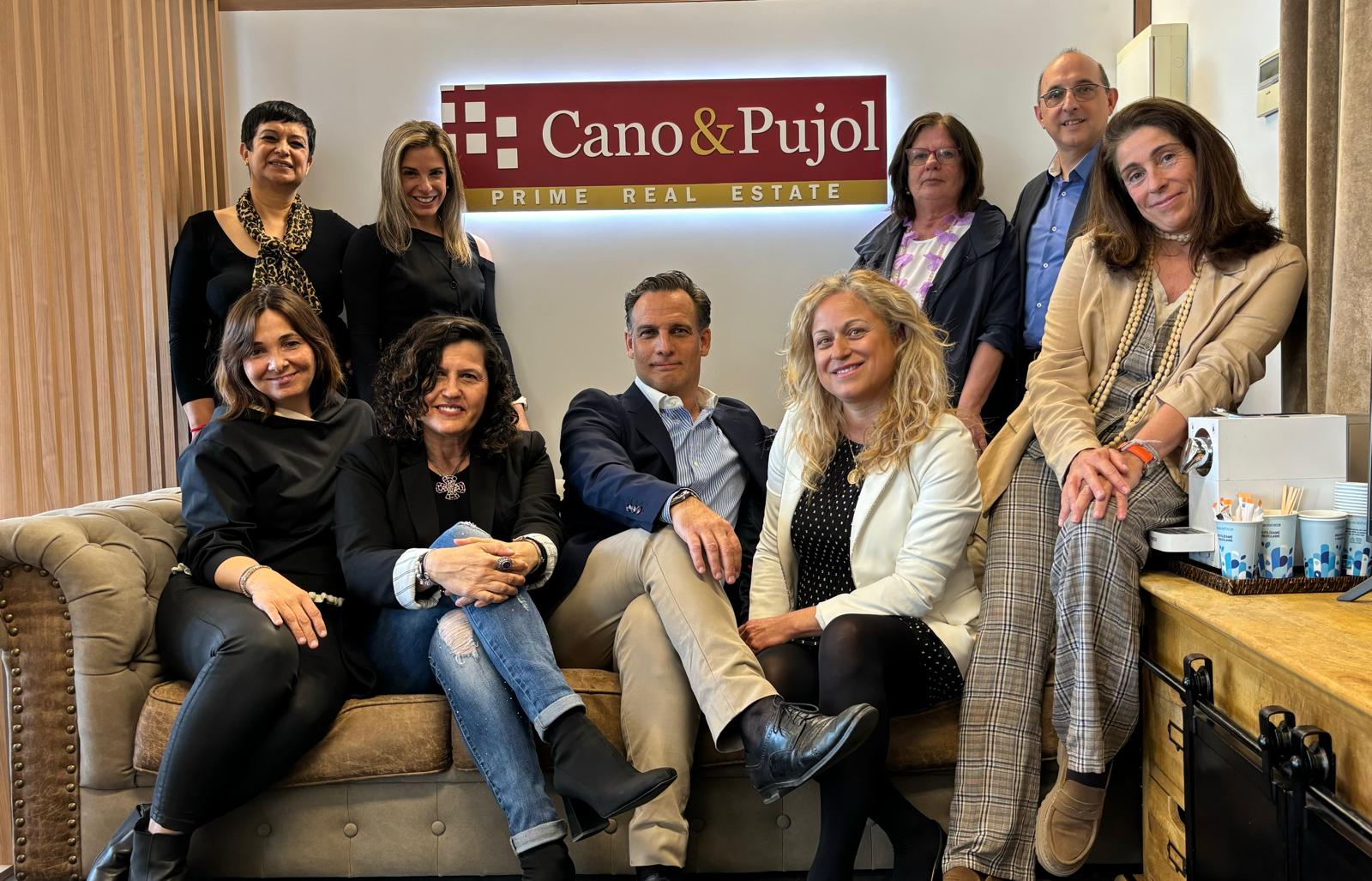 Equip de Cano & Pujol Prime Real Estate amb seu a Sant Cugat. FOTO: Cedida