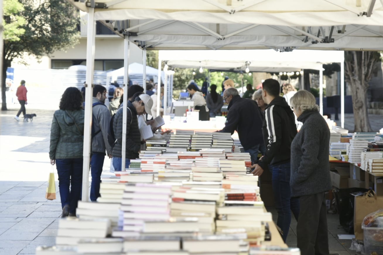 Hi ha vuitanta parades de roses i llibres a tot Sant Cugat FOTO: Bernat Millet