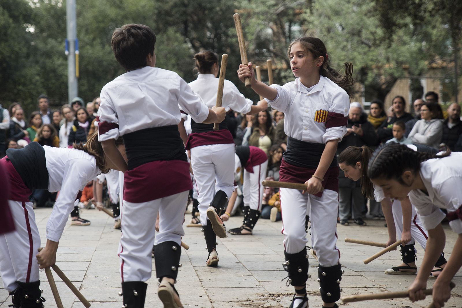 Actuació de Bastoners per Sant Jordi. FOTO: Bernat Millet