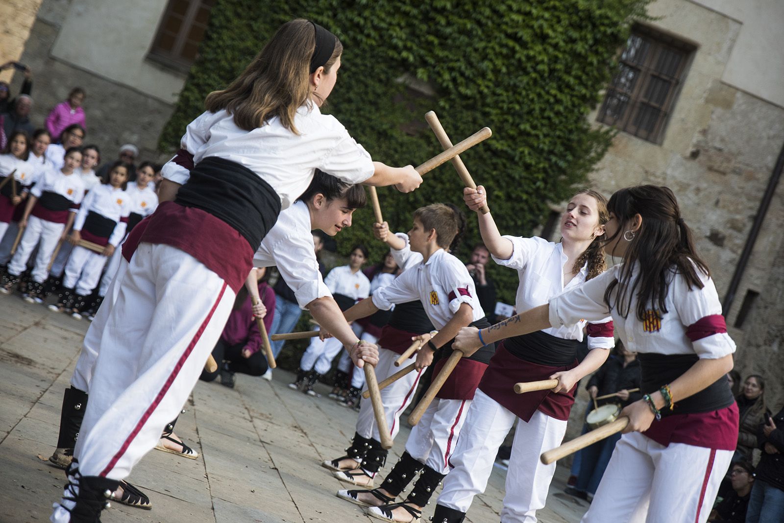 Actuació de Bastoners. FOTO: Bernat Millet