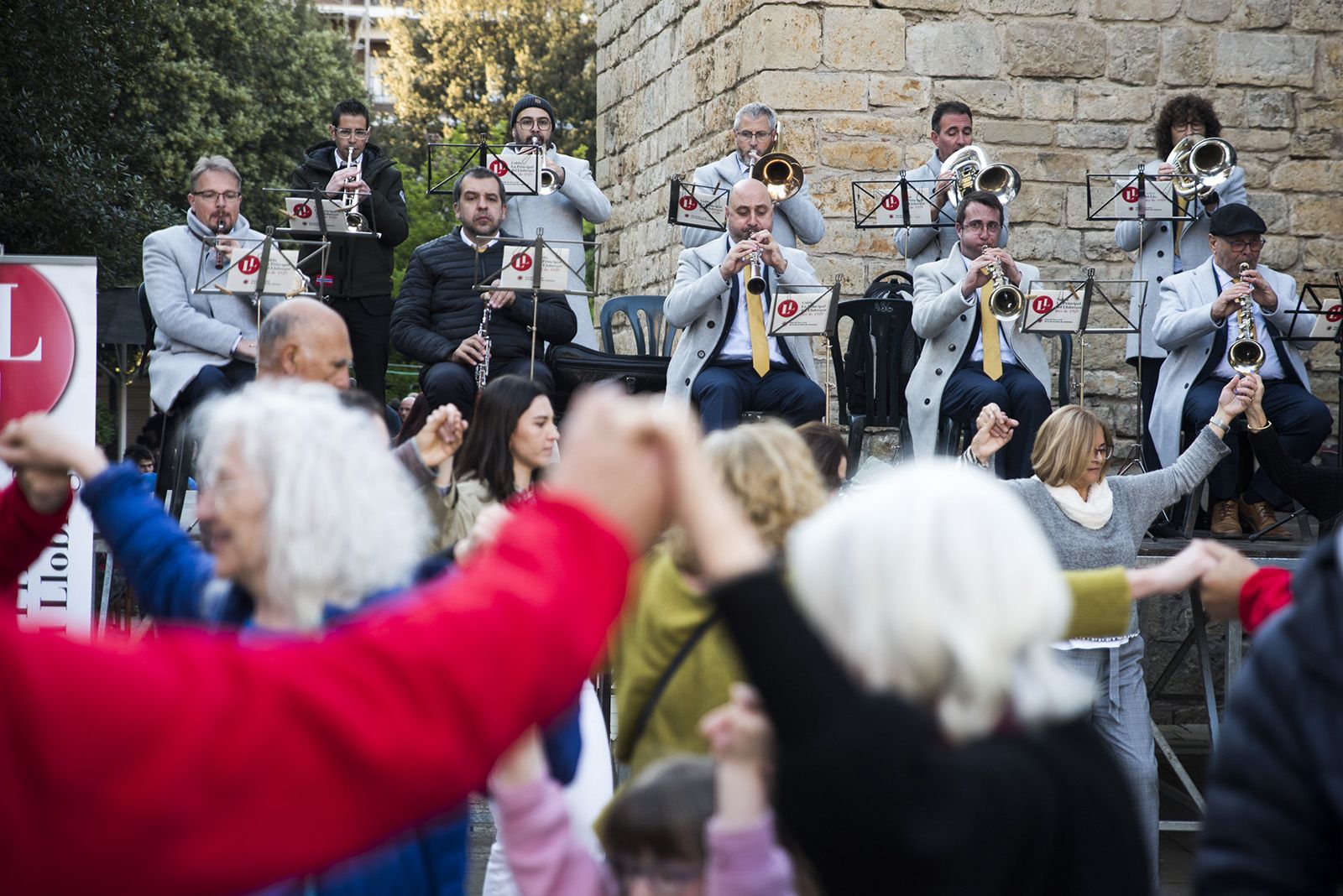 Ball de sardanes per Sant Jordi. FOTO: Bernat Millet