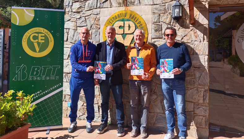 Presentació de la 18a edició de l'ITF Tennis World Tour, amb el president del CE Valldoreix, Joan Carles Pradell (segon per l'esquerra) i el vocal d'Esport de l'EMD de Valldoreix, Ramon Segura (segon per la dreta). FOTO: TOT