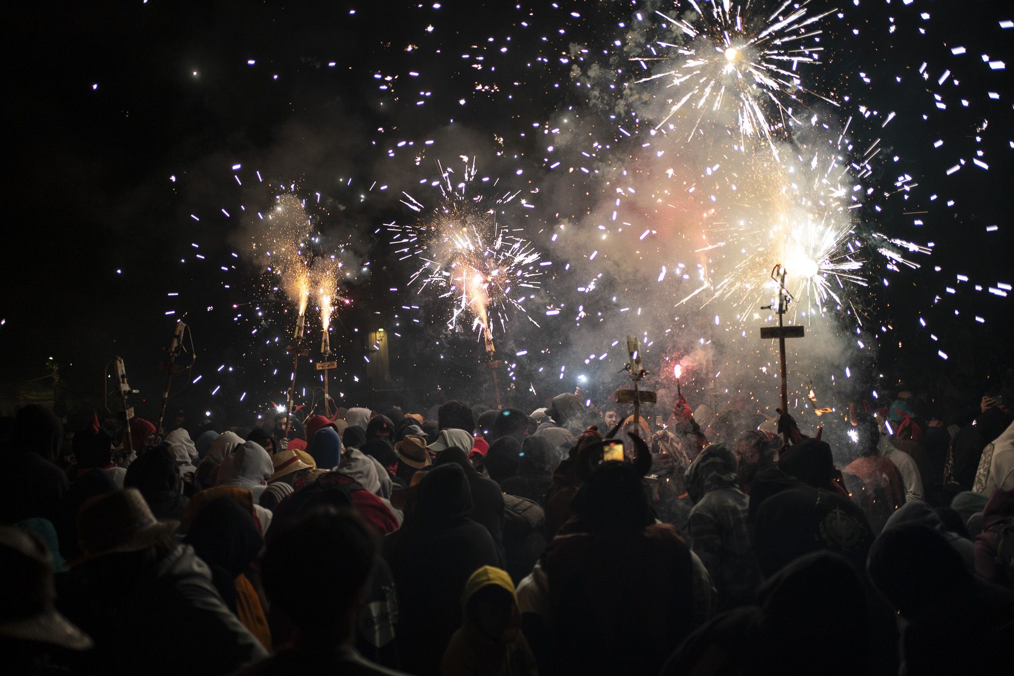 El bany de foc dels Diables de Sant Cugat a l'Encabronada FOTO: Mireia Comas