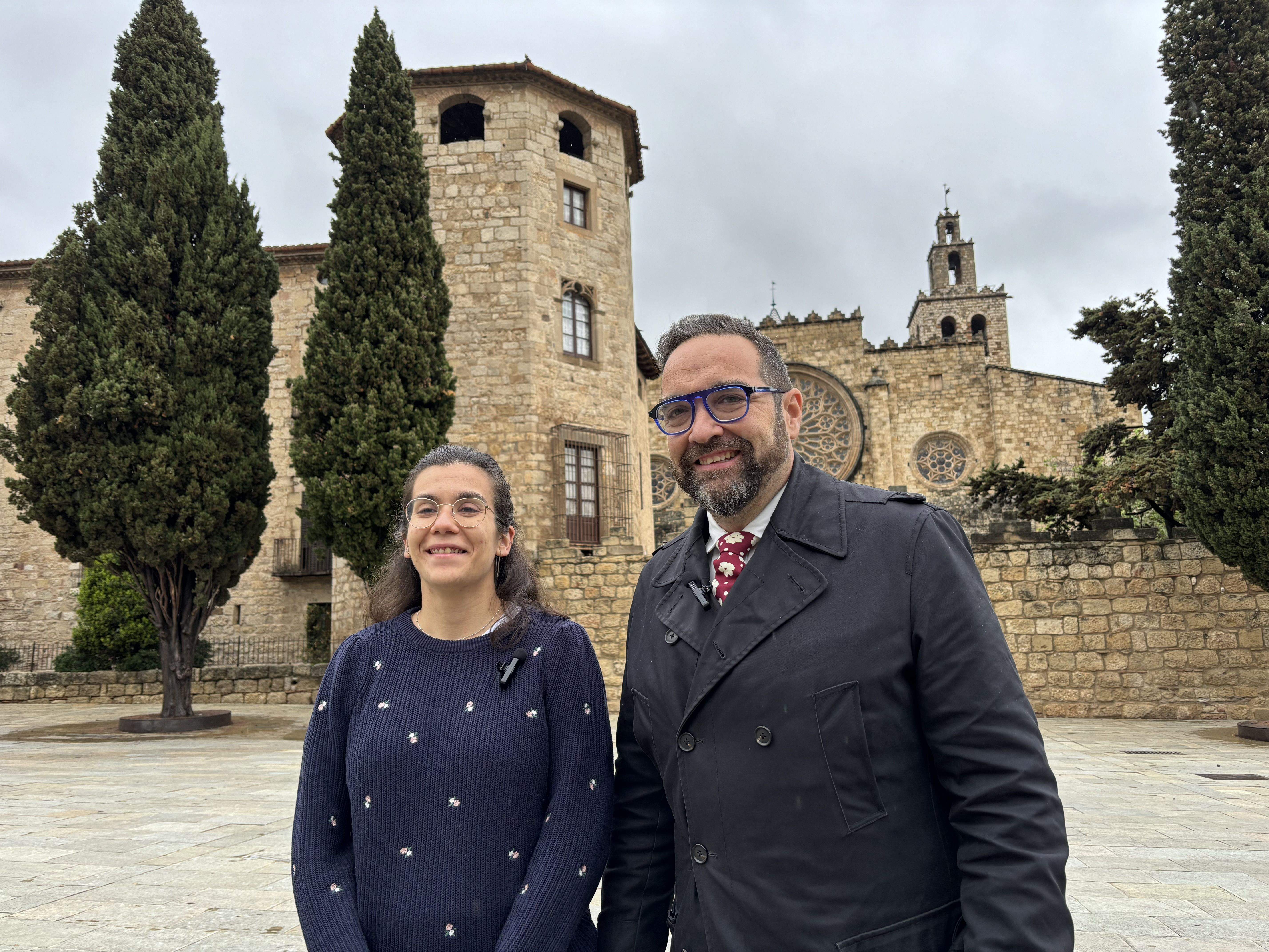 Madrona i Fernández davant el Monestir FOTO: Jr Armadàs