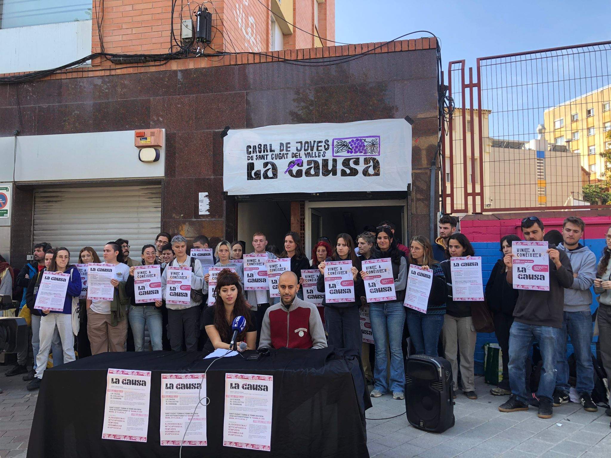 Joves ocupen l'antic local de Castellers i creen el nou local La Causa. FOTO: Cedida