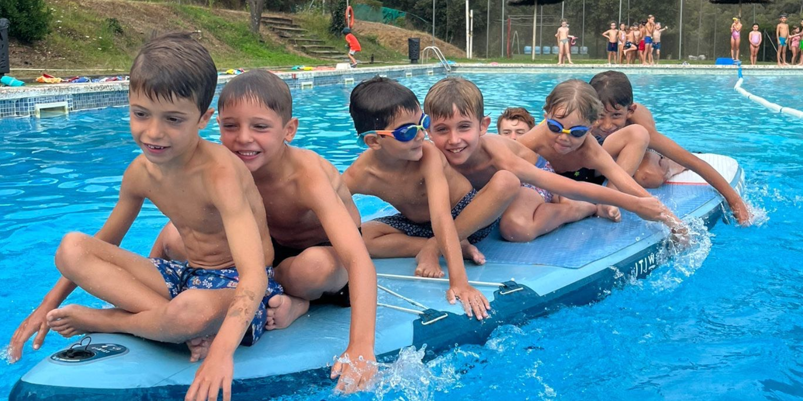 Activitat de piscina als casals d'estiu de Sant Cugat del Club Esportiu Valldoreix. FOTO: Cedida