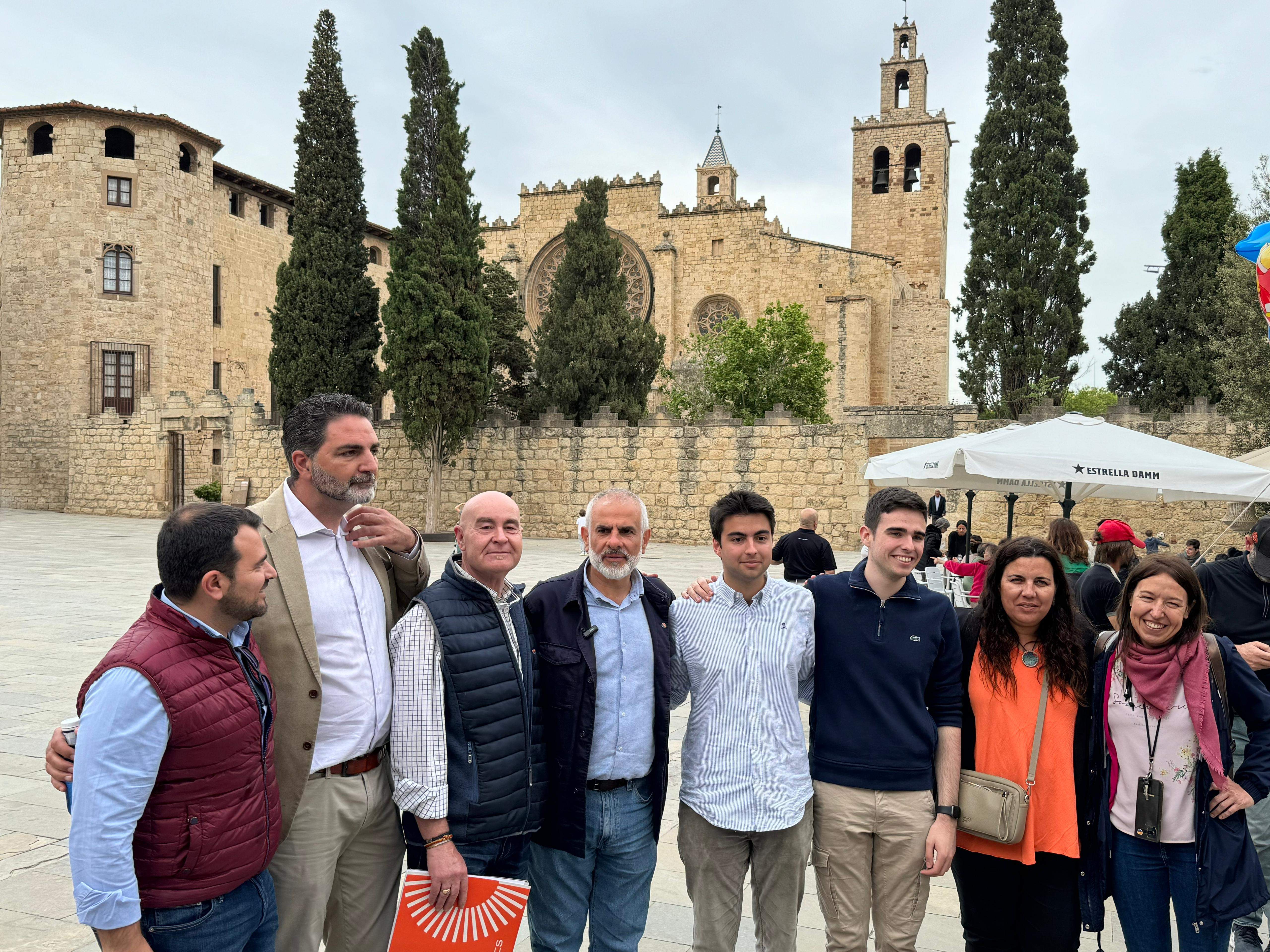 Carrizosa acompanyat de membres de Cs durant l'acte de campanya FOTO: TOT Sant Cugat