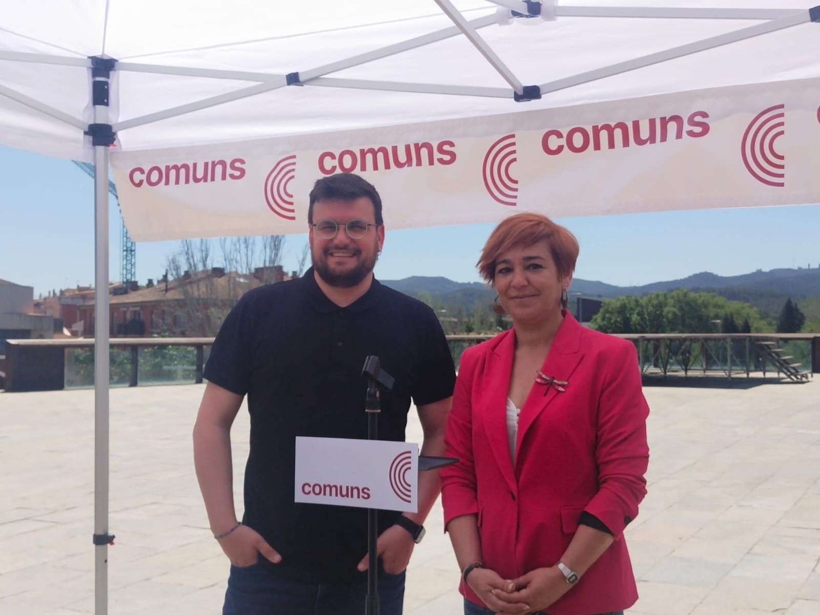 Ramon Gutiérrez i Laura Campos, en un acte de campanya de Comuns Sumar a Sant Cugat. FOTO: TOT Sant Cugat