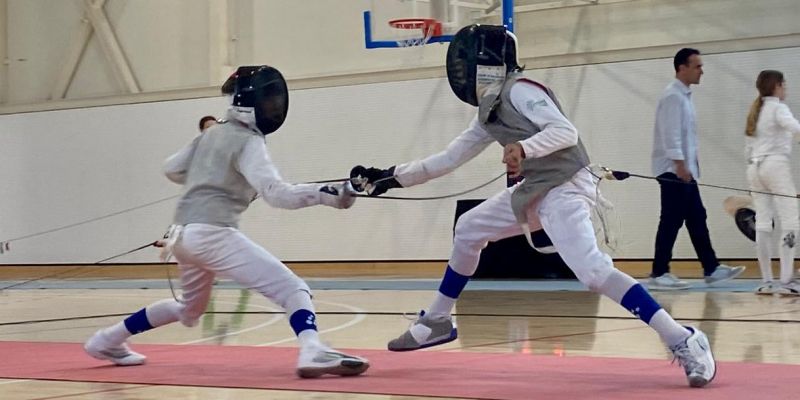 El santcugatenc Teo Ballada (esquerra) també va participar en el Campionat de Catalunya d'esgrima. FOTO: Cedida
