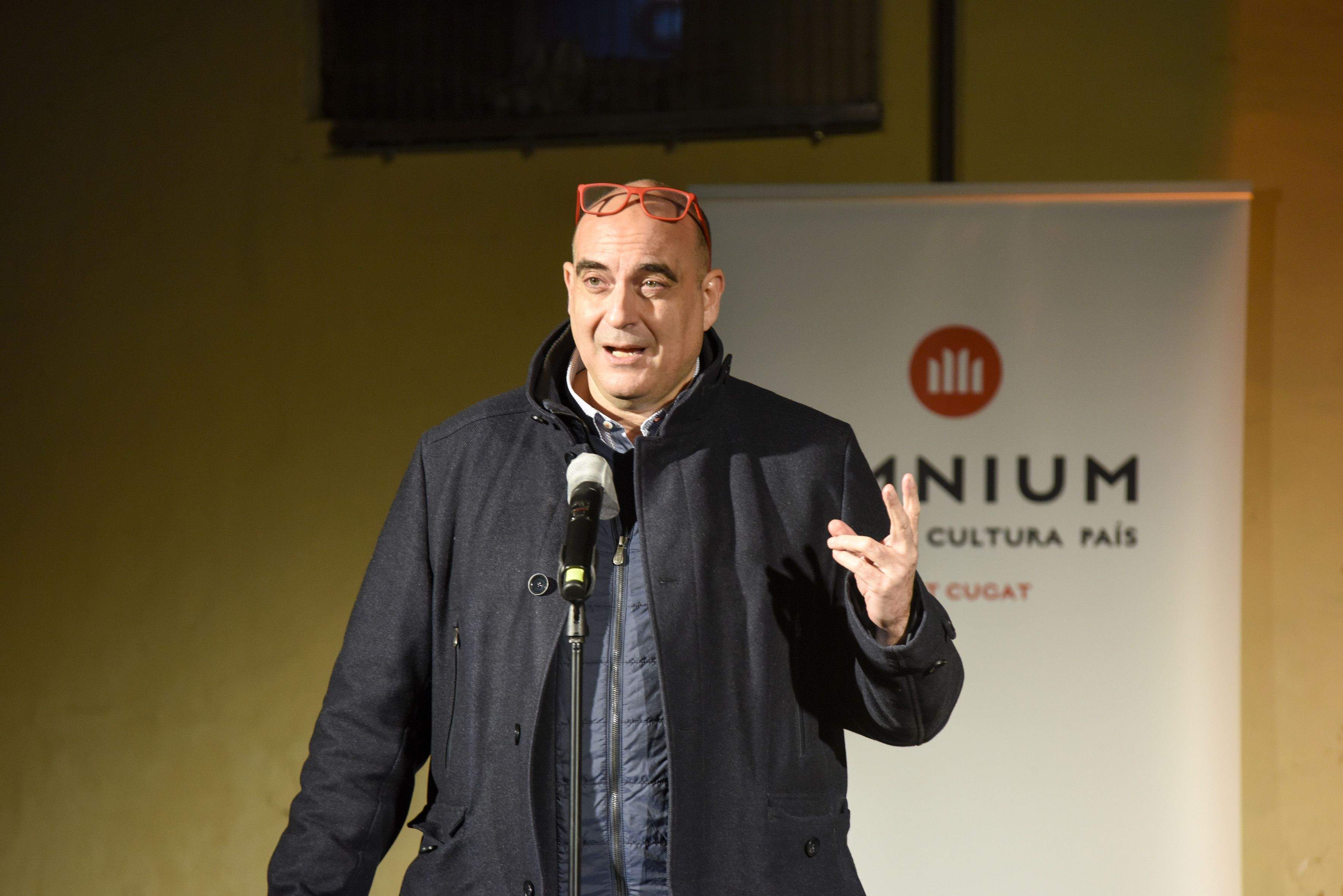  Xavier Bosch en la presentació d'un llibre organitzada pel TOT Foto Bernat Millet 