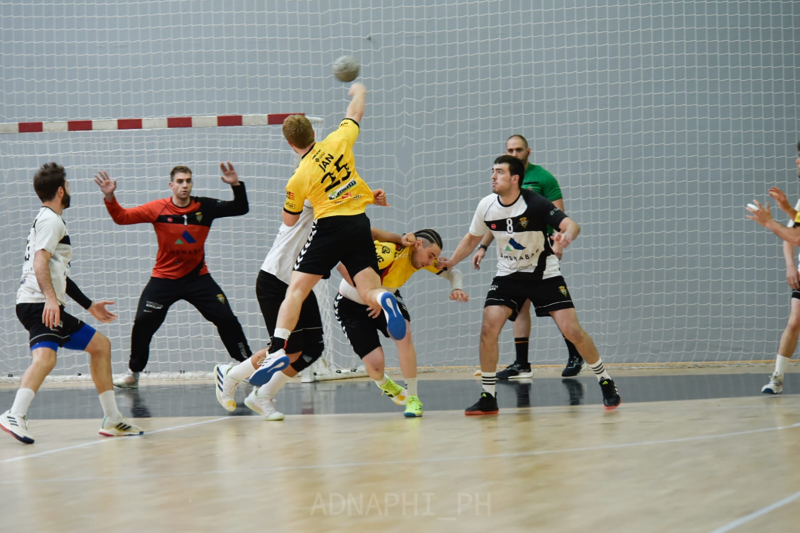 L'handbol Sant Cugat cau a la fase d'ascens, tot i mostrar una gran imatge. Foto: Nielo Ballart