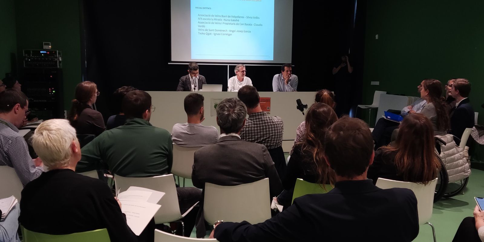 El Consell de Barri de Volpelleres s'ha celebrat a la biblioteca Miquel Batllori FOTO: TOT Sant Cugat