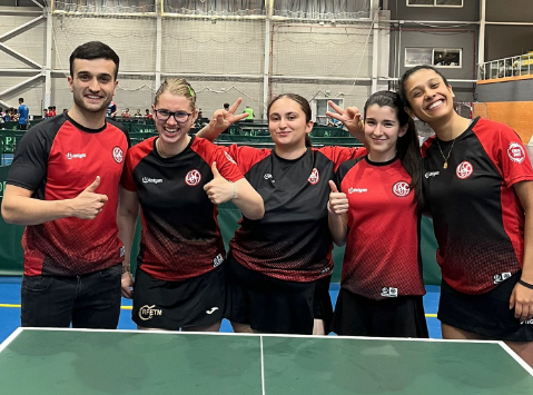 El filial de tennis taula de la Unió Esportiva Sant Cugat ha aconseguit pujar de categoria. FOTO: Cedida