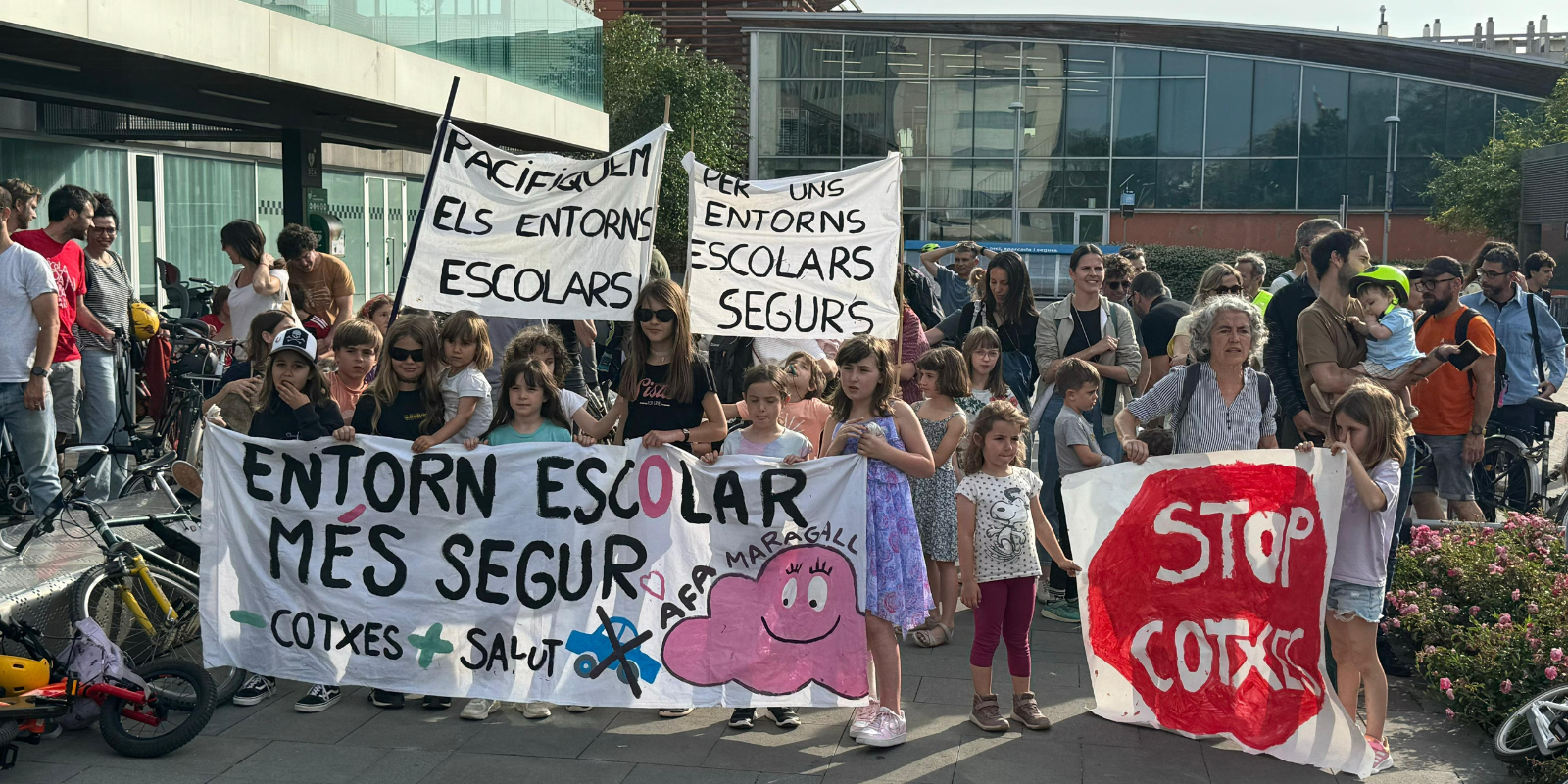 Mobilització familiar per reclamar pacificacions escolars FOTO: TOT Sant Cugat