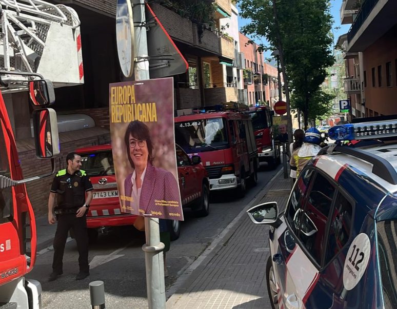 Els Bombers i Mossos d'Esquadra en un incendi en un habitatge a Sant Cugat. FOTO: Cedida